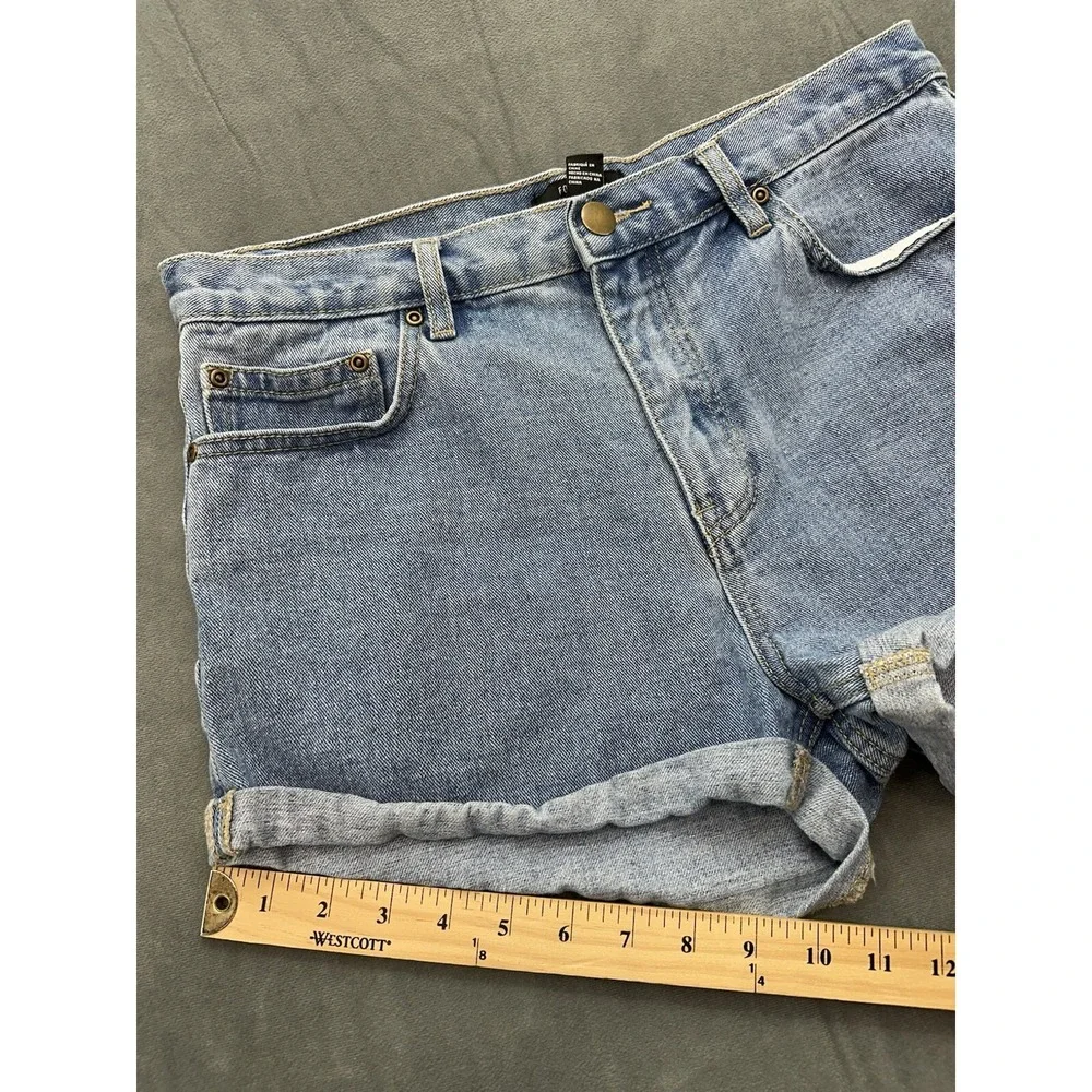 Forever 21 Denim Cuffed Jean Shorts Womens 31 Medium Wash‎ Booty Rolled Shortie